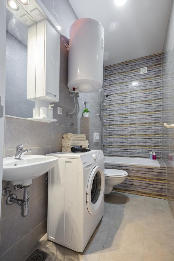 Giallo Apartment - Free Private Parking Novi Sad Eksteriør bilde