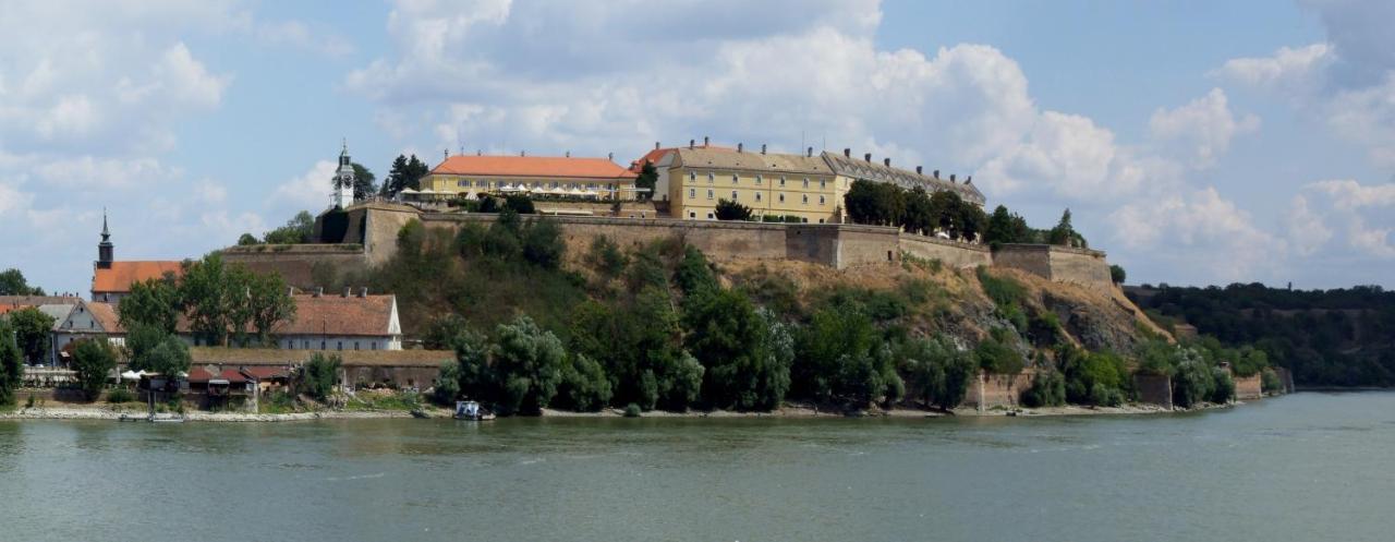 Giallo Apartment - Free Private Parking Novi Sad Eksteriør bilde